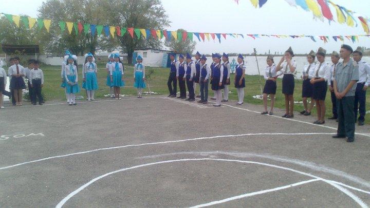 Сапта жүріп ән айту саптық шеруі